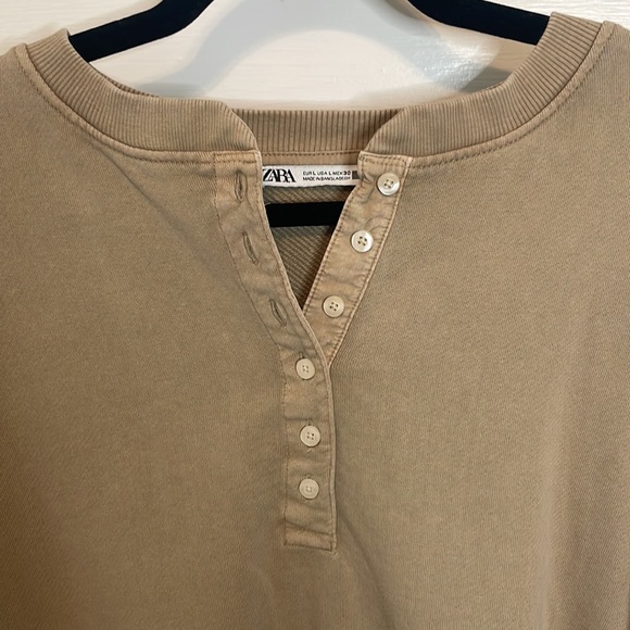 Zara Cropped Sweatshirt - Picture 2 of 4